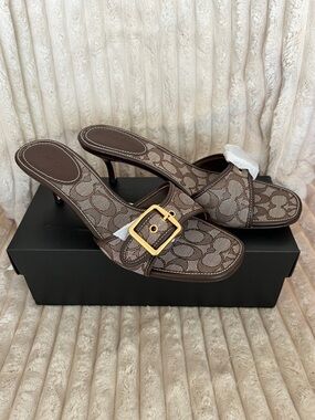 COACH Margot Sandals Oak/Maple Signature Buckle Kitten Heel Mules 11 NWT box